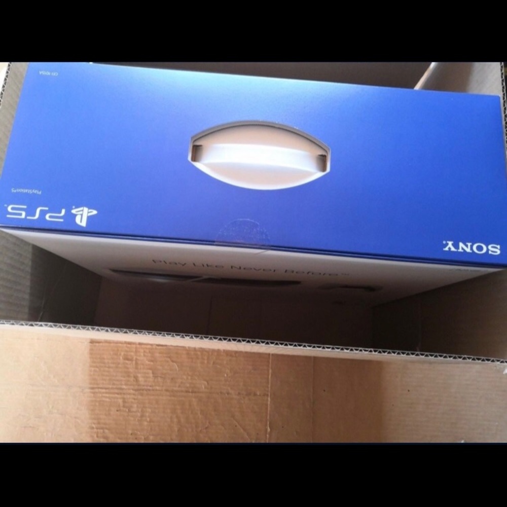PS5 - Picture 3 of 4